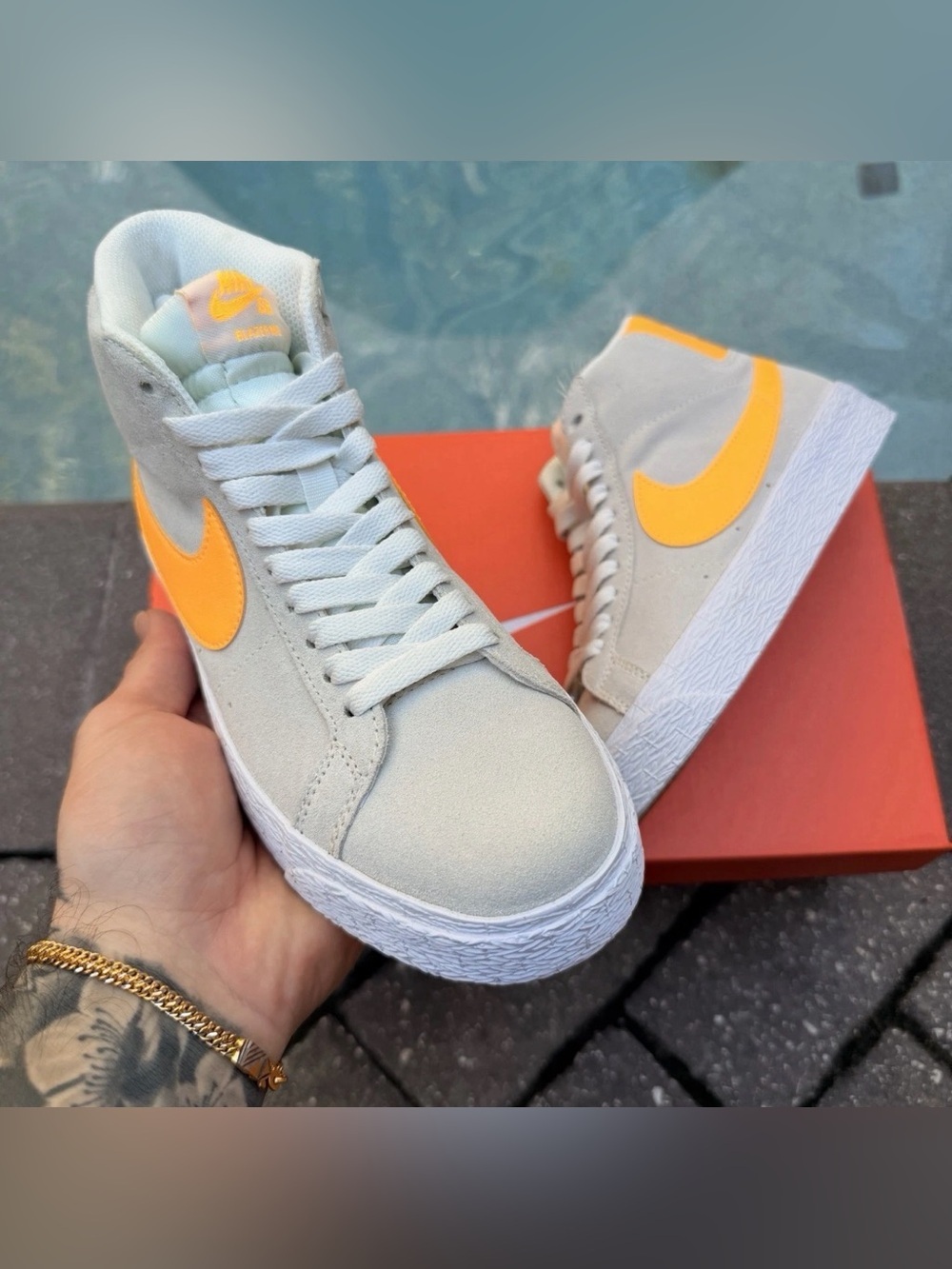 NIKE SB ZOOM BLAZER MID ‘SUMMIT WHITE LASER ORANGE’ 864349-110 5.5 WOMEN /4 MEN - Picture 2 of 5